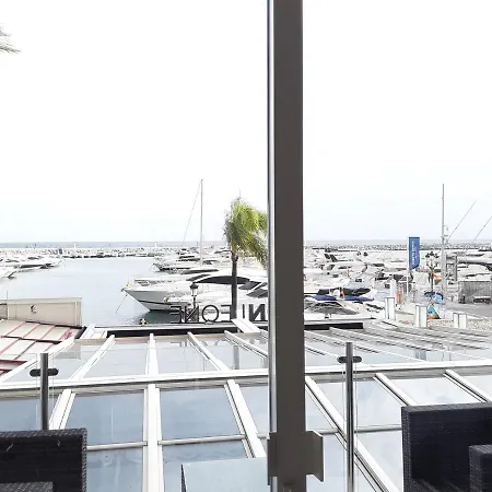 Front Port Line Sleeps 6 * マルベーリャ