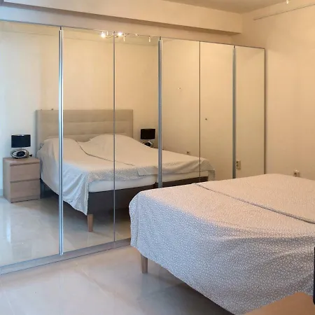 Front Port Line Sleeps 6 *