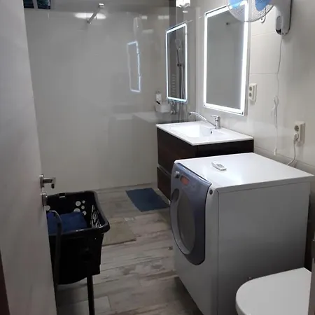 Апартаменты Front Port Line Sleeps 6 Марбелья
