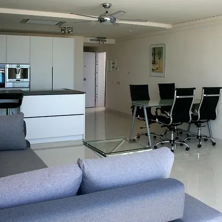 Front Port Line Sleeps 6 Daire Marbella