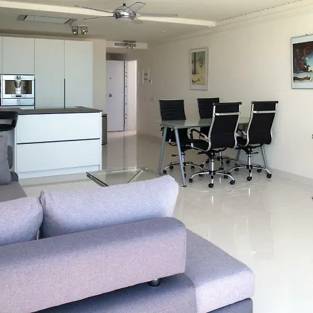 Apartamento Front Port Line Sleeps 6 Marbella