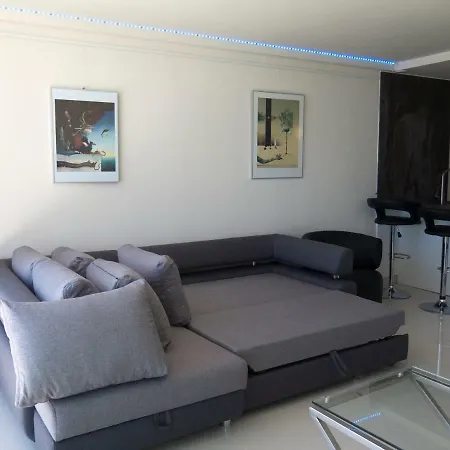 Front Port Line Sleeps 6 *