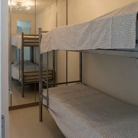 Апартаменты Front Port Line Sleeps 6 Марбелья