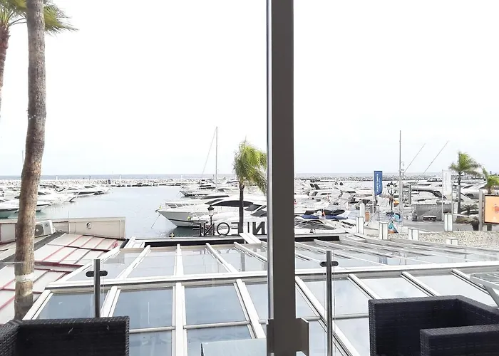 Front Port Line Sleeps 6 * マルベーリャ