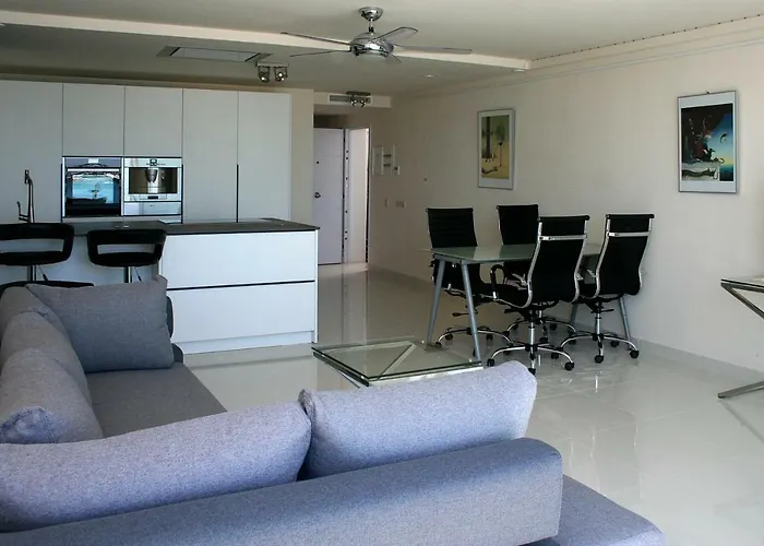Front Port Line Sleeps 6 アパート マルベーリャ