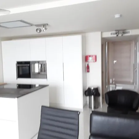 Front Port Line Sleeps 6 Apartment *