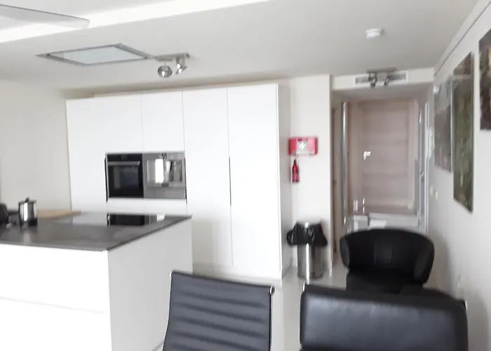 Front Port Line Sleeps 6 Apartment *