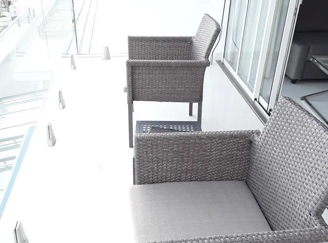 Apartment Front Port Line Sleeps 6 *